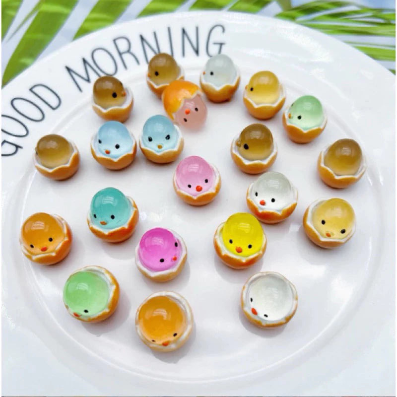 Mini Luminous Resin Chick in Egg – Cute Glow in the Dark Baby Chicken Figurine for DIY Crafts, Desk & Miniature Decor